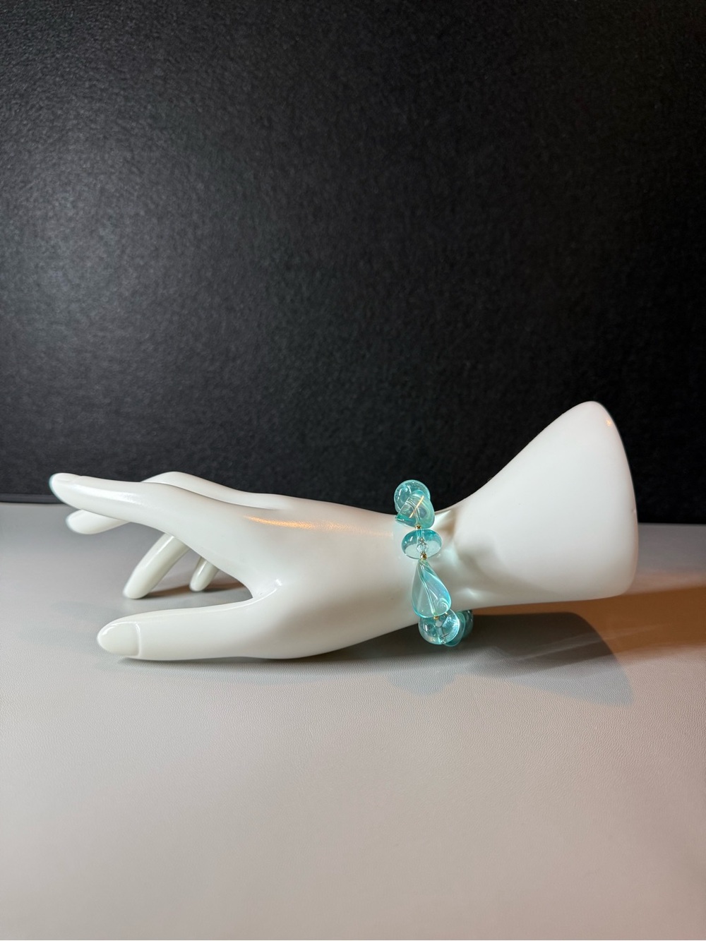 Aqua Blue Translucent Beaded Stretch Bracelet 🗽🖤